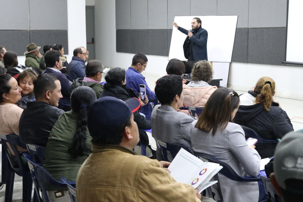 UPTCoficial's tweet photo. 📌 #UPTCInforma | Grupo de Investigación #GIPSO de Facultad de Ciencias Agropecuarias #UPTC, socializa los resultados del proyecto 'Bacterias al servicio del agricultor', a usuarios Alto Chicamoch. Un convenio entre @GobBoyaca, @MincienciasCo  y #USOCHICAMOCHA.

[Hilo] 🧵 👇🏼 https://t.co/aBVUFNOFP5