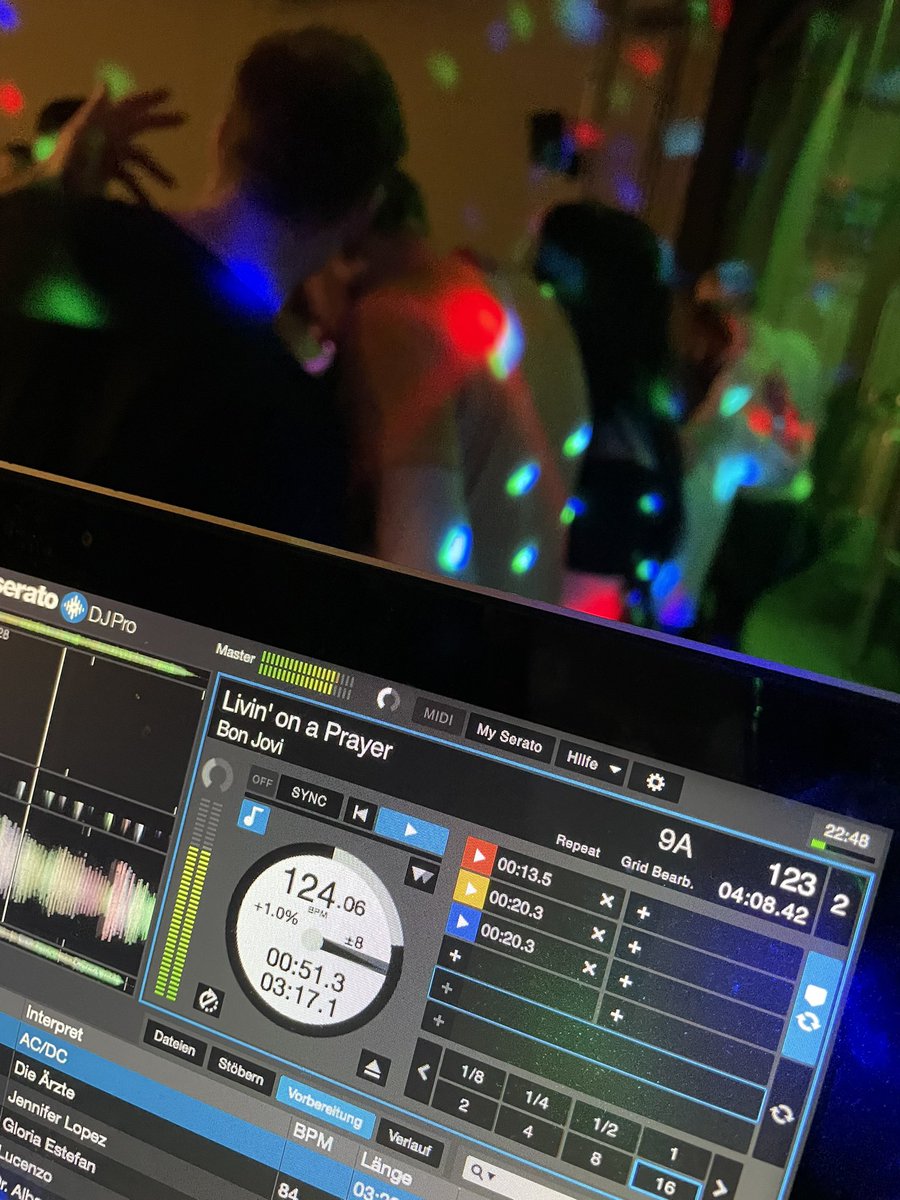 Ich möchte nochmal jemanden grüßen! JETZT TANZEN ALLE!!!