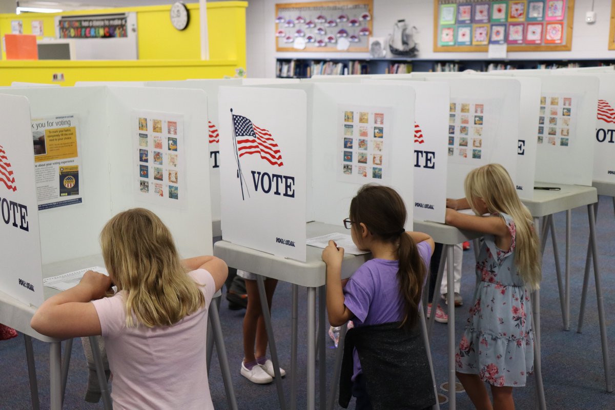 VoteSeminole's tweet photo. Today our office visited @GenevaElem to conduct their @FloridaSSYRA @SSYRAJR election! 253 ballots were cast for the students' favorite sunshine state book! https://t.co/ZUFpuYZW6v