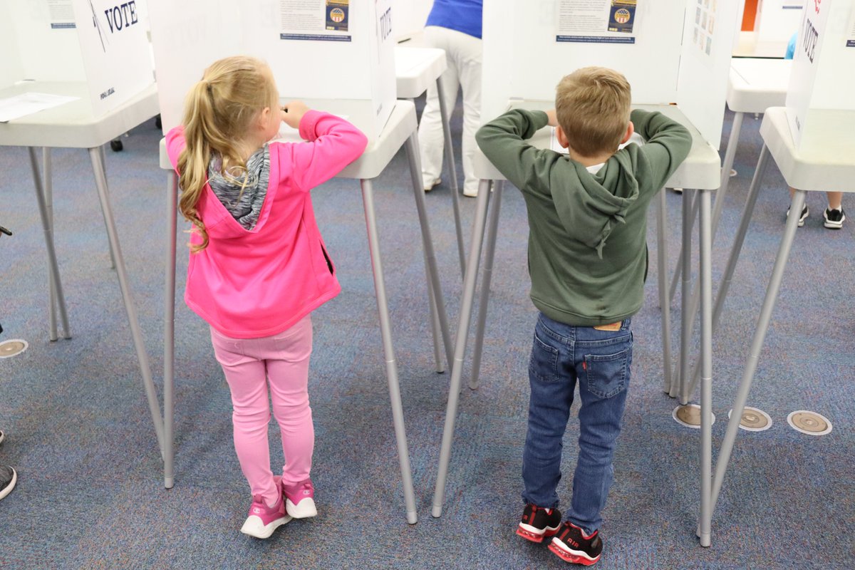 VoteSeminole's tweet photo. Today our office visited @GenevaElem to conduct their @FloridaSSYRA @SSYRAJR election! 253 ballots were cast for the students' favorite sunshine state book! https://t.co/ZUFpuYZW6v