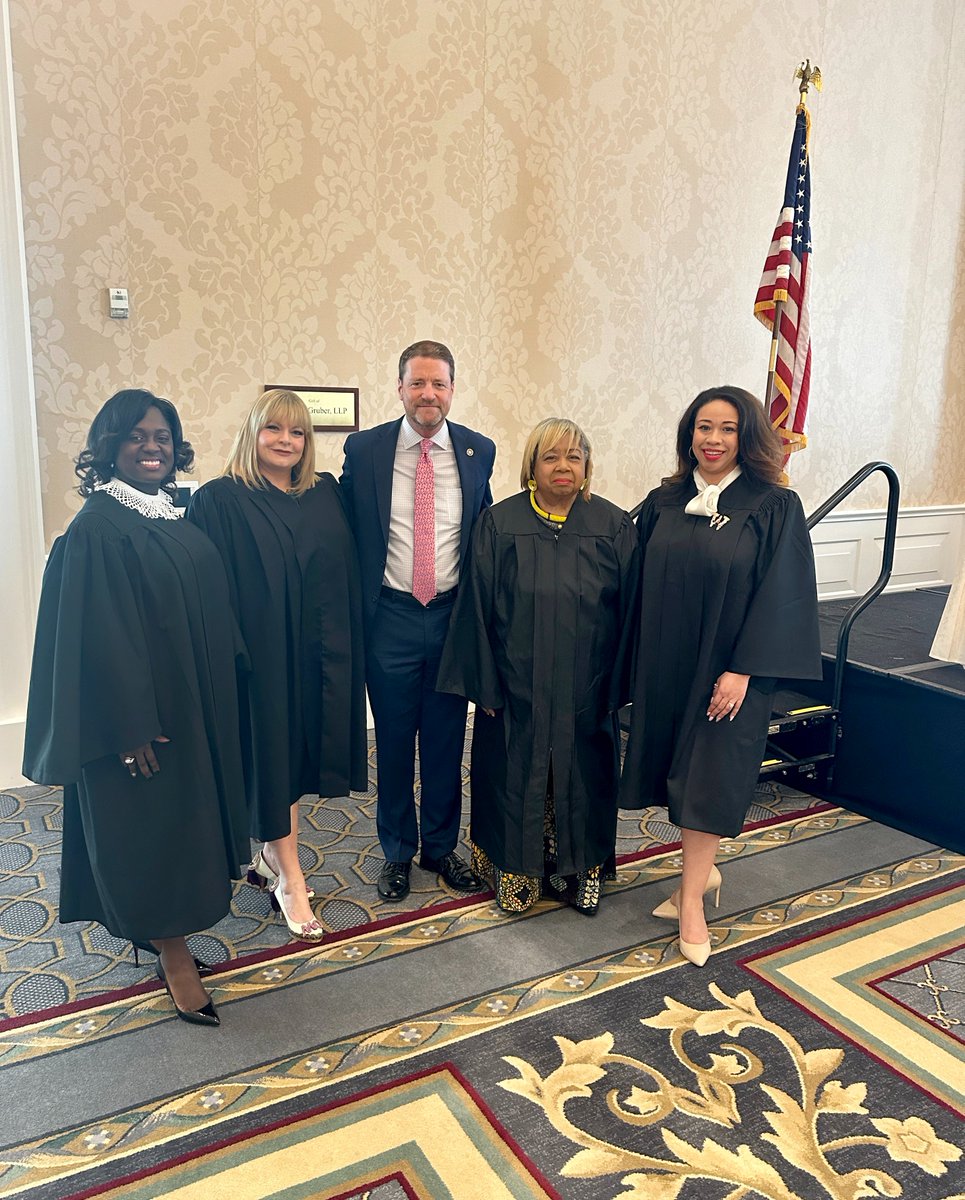 DallasBarAssoc's tweet photo. Thank you for allowing us to host your judicial investitures today. Congratulations to Hon. Monique J. Huff, Hon. Nancy Mulder, Hon. Marilynn Mayse, and Hon. Dominique Torres Williams. Shown with DBA President-Elect Bill Mateja. #judiciary #DBACommunity https://t.co/mmpeGJvkuD