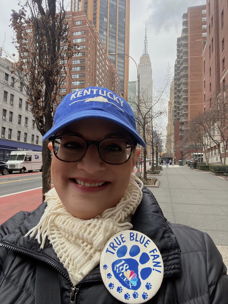 TVStudioGrrrl's tweet photo. @NancyCoxLex18 Put me on the teevee, @NancyCoxLex18!!! I mean c’mon!!! Lookit this #truebluebutton out here in the wilds of #NYC??!! 😁 #Lex18 https://t.co/ClwextgfuA