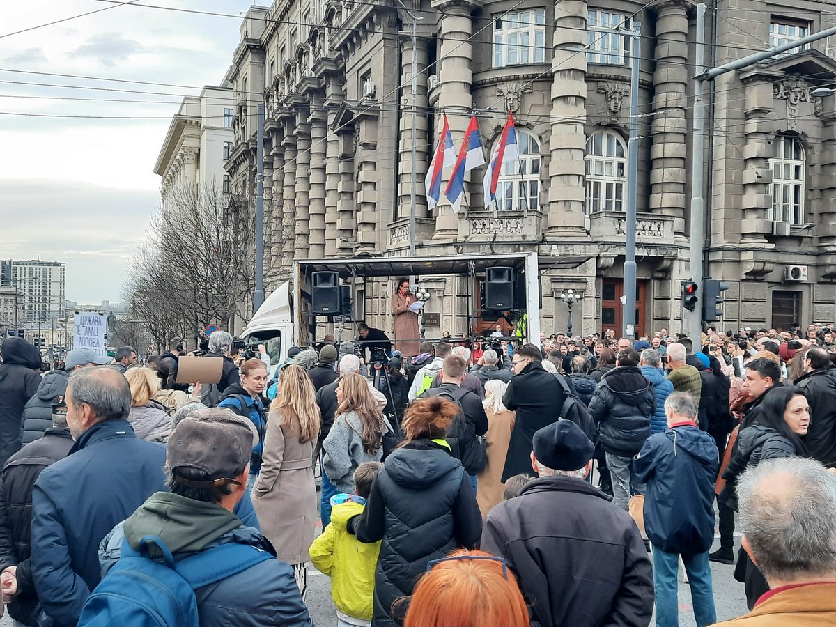 BodinStarcevic's tweet photo. Današnji protest ispred vlade Srbije.
#protestadvokata
#nedamonaselaure https://t.co/0jq7xFY07f