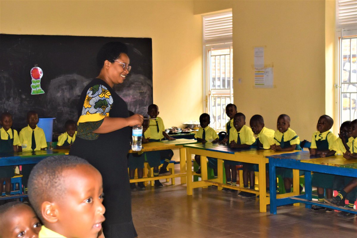 BugeseraDistr's tweet photo. Uyu munsi, muri @BugeseraDistr Itsinda ry’abagize @RwandaParliamnt bari mu ihuriro #FFRP baje muri gahunda yo gukora ubukangurambaga bugamije kwihutisha uruhare ry’umugore mu iterambere, basuye ingo mbonezamikurire y’abana (ECDs) zo mu mirenge ya #Ntarama na #Nyamata. https://t.co/jrSBRlLFig