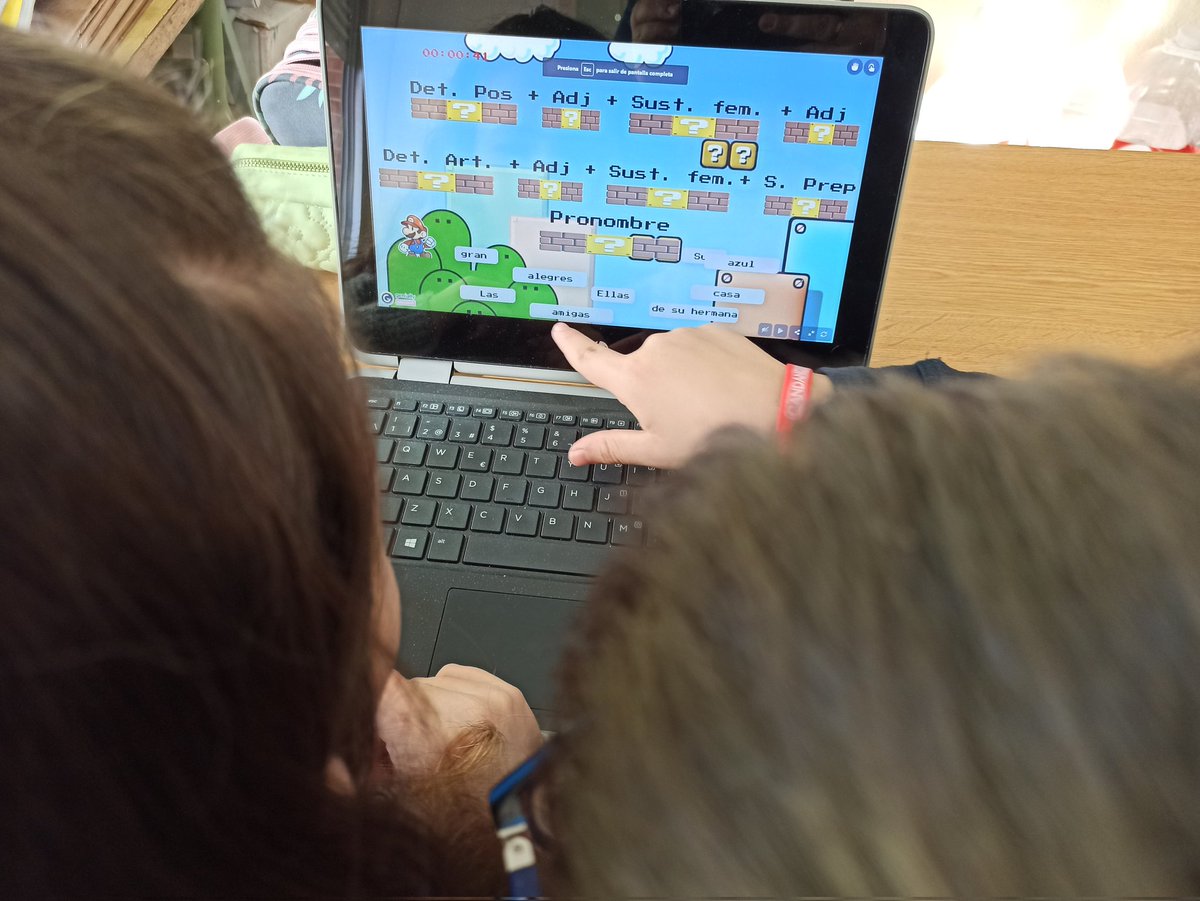 quiquesubi's tweet photo. 😄 ¡Cómo hemos disfrutado repasando el Sintagma Nominal!🤔
Con el juego "Super Mario y el SN", hemos superado los mundos hasta llegar al castillo de Bowser y liberar a la princesa Peach. 
#aprenderjugando es más divertido 😃
🔗 @genially_es reutilizable 👇
https://t.co/wbt1Ox4rGU https://t.co/gEozOcybW9