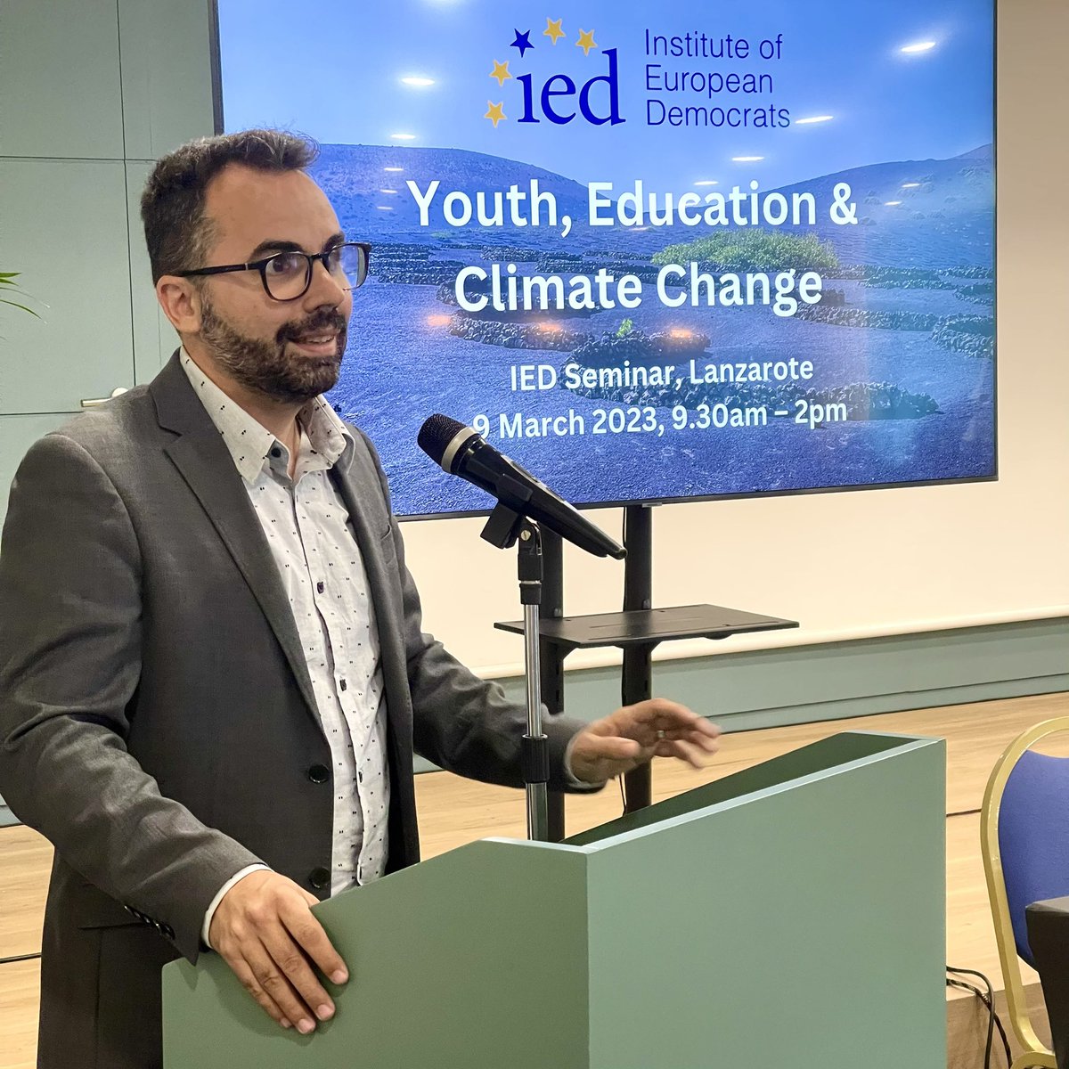 En #Arrecife tenemos carencias en #sostenibilidad y #EnergíaAzul. Pero en #CoalicionCanaria estamos listos para afrontar el desafío y trabajar juntos en un futuro limpio y sostenible para nuestra ciudad. ¡Comprometidos con cambios necesarios y positivos! 💚 #EchedeyAlcalde