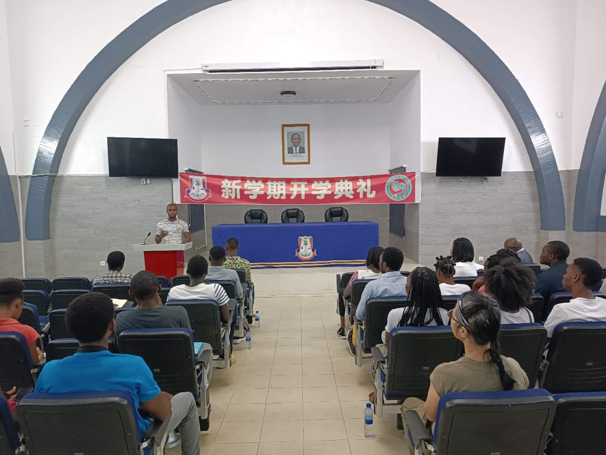 DeConfucio's tweet photo. Instituto Confucio de la UNGE organiza la ceremonia de apertura en el nuevo semestre. https://t.co/3qpEgRSHlU