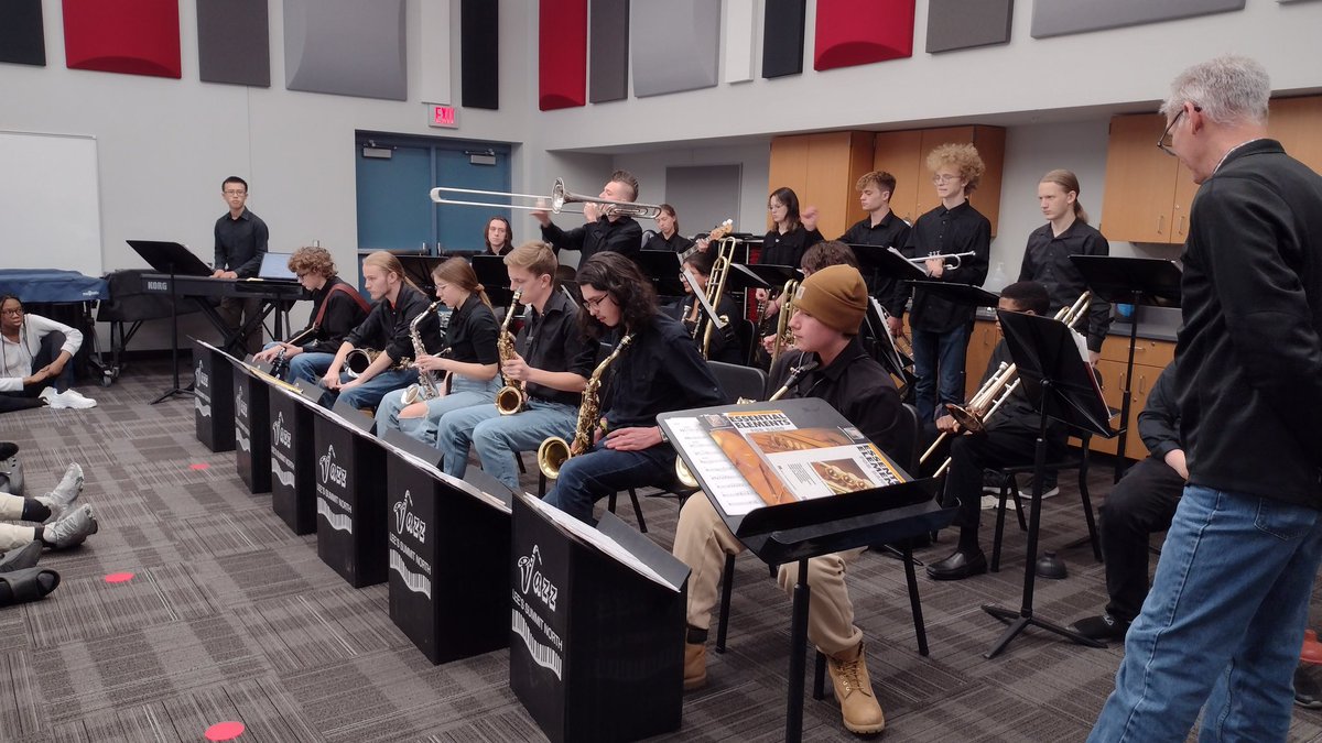 lsnbands's tweet photo. Bronco Jazz on tour at BCMS and ETMS today! Awesome to hear them playing for the 8th grade! https://t.co/ldBSOP8L03