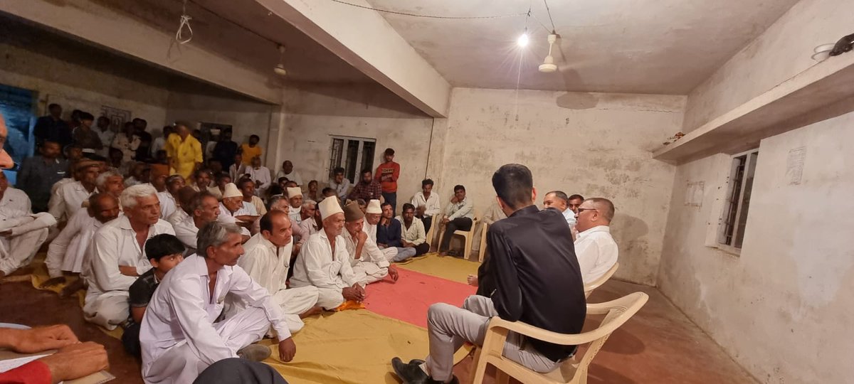 રાણાવાવ તાલુકાના ભોડદર ગામે રાત્રિસભા. ગામજનો સાથે મહેસૂલી, આવાસ, રોજગારી, પીવાના પાણી જેવા પ્રશ્નોની ચર્ચા. સામૂહિકતા,સહકારિતા અને સમાવેશિકતા દ્વારા વિકાસ અંગે સંવાદ.
<a href="/CMOGuj/">CMO Gujarat</a> <a href="/kamaldayani/">Kamal M. Dayani</a> <a href="/jenudevan/">jenu devan</a>