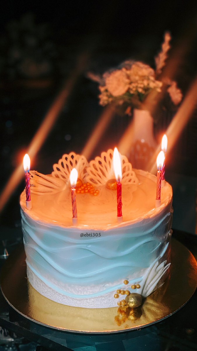 -
-
-

"it's my birthday"
يُزهر عام جديد من عمري اليوم
تمنو لي عام سعِيد يا رفاق 🤍