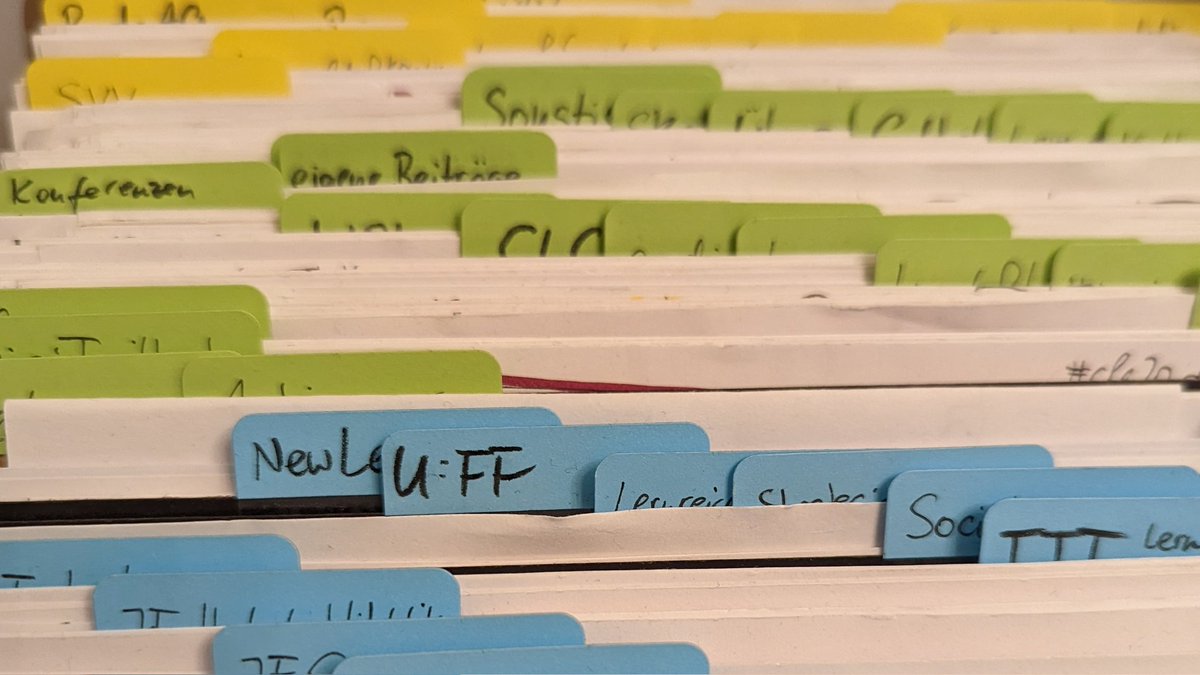 susannnsch's tweet image. Nach gut einem Jahr Circle-Pause probiere ich die nächsten 3 Monate den neuen #lernOS Zettelkasten Leitfaden aus. Neben meinem &quot;echten&quot; #Zettelkasten nutze ich hauptsächlich #notion und um in der Kommunalpolitik den Überblick zu behalten #obsidian - Was sind eure Favoriten?
