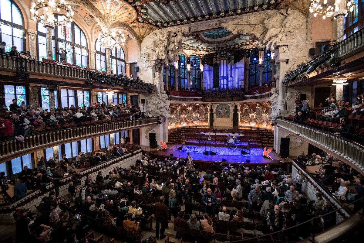 Falsterbo_'s tweet photo. Les nits màgiques, van néixer per ser reviscudes una vegada i una altra, com la de l'últim concert al Palau de la Música.🤩🐉⁣

#paf #pafeldracmagic #falsterbo #folk #instafolk #musicafolk https://t.co/peLu69peuU