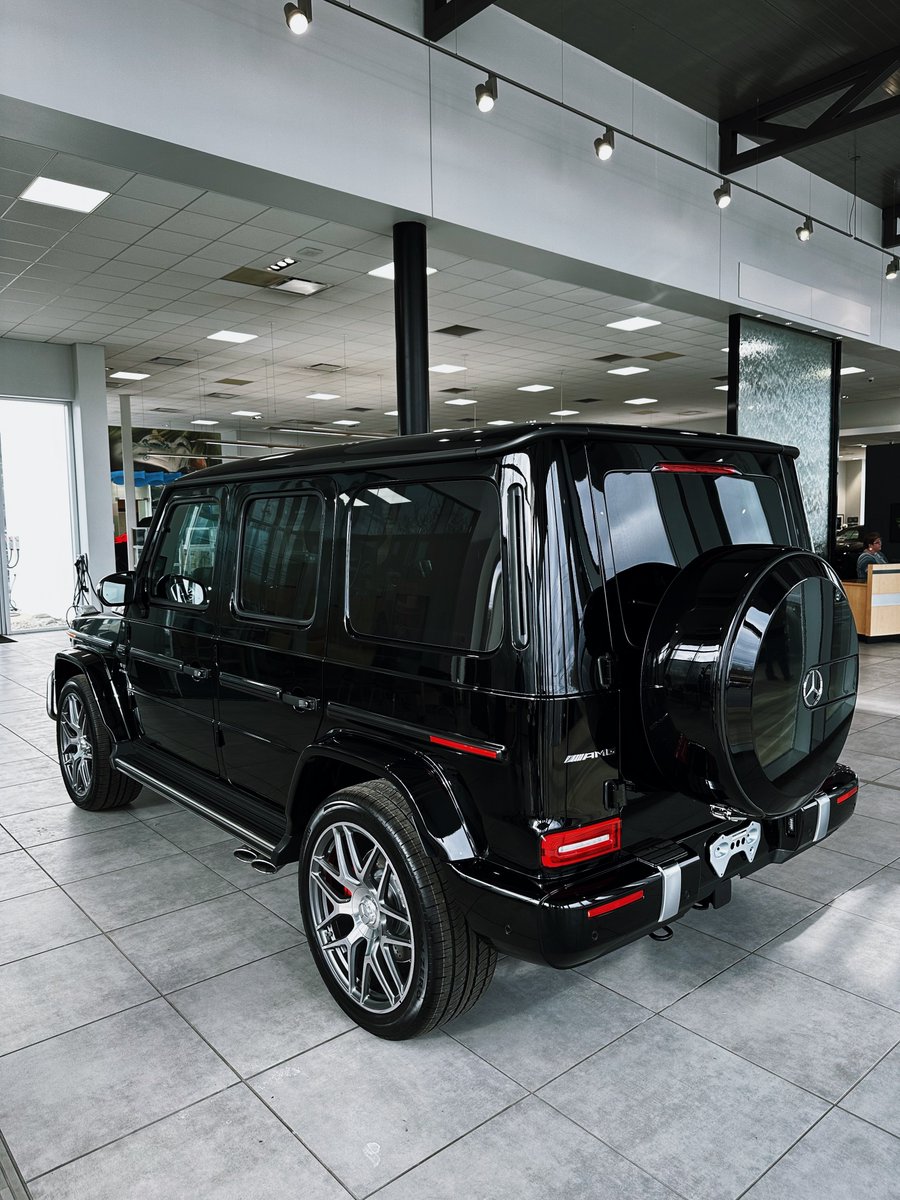 JoeW6_'s tweet photo. Obsidian Black / Classic Red G63 without a Night Package https://t.co/nWsAAdbOIe
