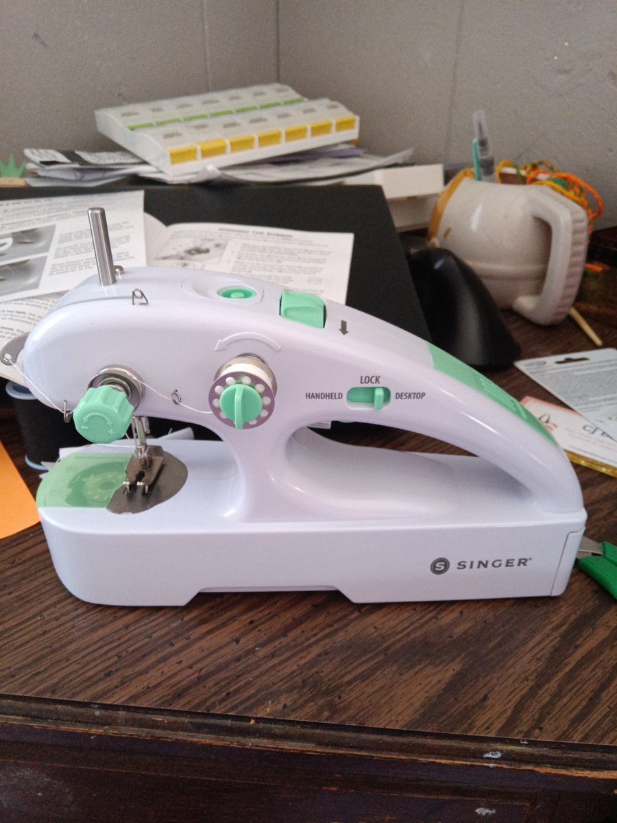 SilverRose1736's tweet photo. @SINGERCO just got this yesterday and it's not working at all...I put fresh batteries in and followed the instructions and it didn't work. Also it came already set up like someone else had it before me. https://t.co/ozuWgbMNEL