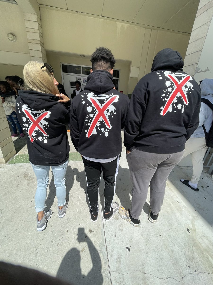mkf711's tweet photo. I love seeing my students climb to new heights and grow into their potential.. I will always support you them! One of my students started their own brand this year and dropped it last week! So proud of these young creative geniuses ☀️ @ATL_Eagles https://t.co/0Ad5LsWqJd