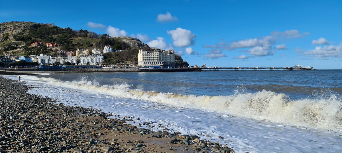 Who would think that this was the same day. Snowing heavily earlier this morning when coming over to the <a href="/welshot/">Welshot Imaging</a> office here in Llandudno from Anglesey.