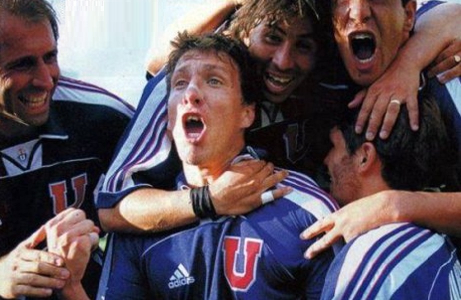 elluchoreyes's tweet photo. #DATO Sólo tres equipos ganaron tres partidos consecutivos a Colo Colo en el estadio Monumental, por Campeonatos de Primera División: Universidad Católica (1998-1999), Universidad de Concepción (2011-2014) y Universidad de Chile (1999-2001).

https://t.co/z9wA7qeaZT https://t.co/7IhJdxT0Ym