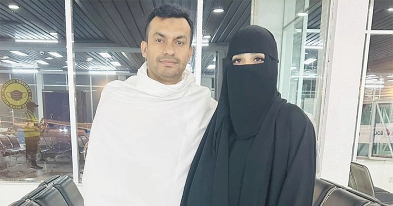 সন্তান জন্মের আগে ওমরাহ পালনে মাহি