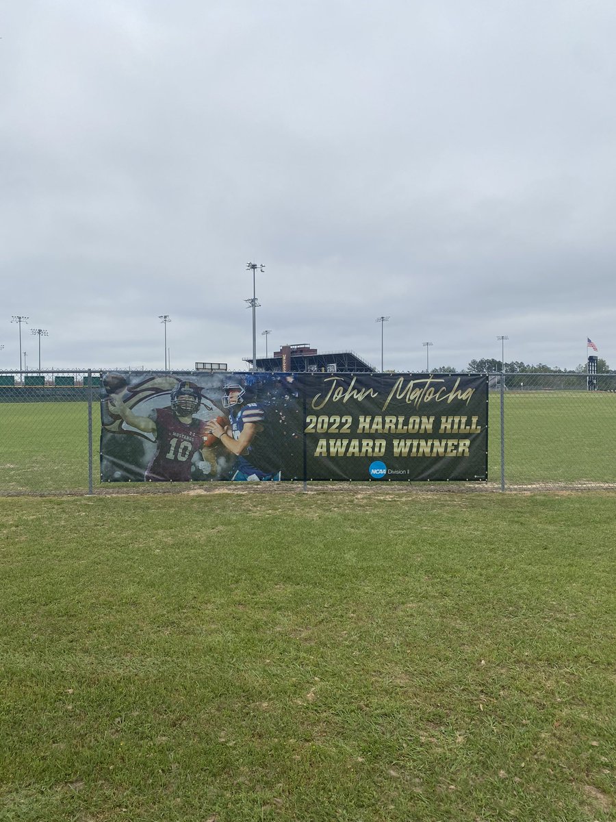 A new banner is up at Mag West! Former Mustang QB John Matocha won the 2022 Harlon Hill Award this past season. The award is presented to the top player in NCAA D2. Matocha also helped lead @MinesFootball to the NCAA D2 National Championship game. @ConroeSports @MagWestFootball