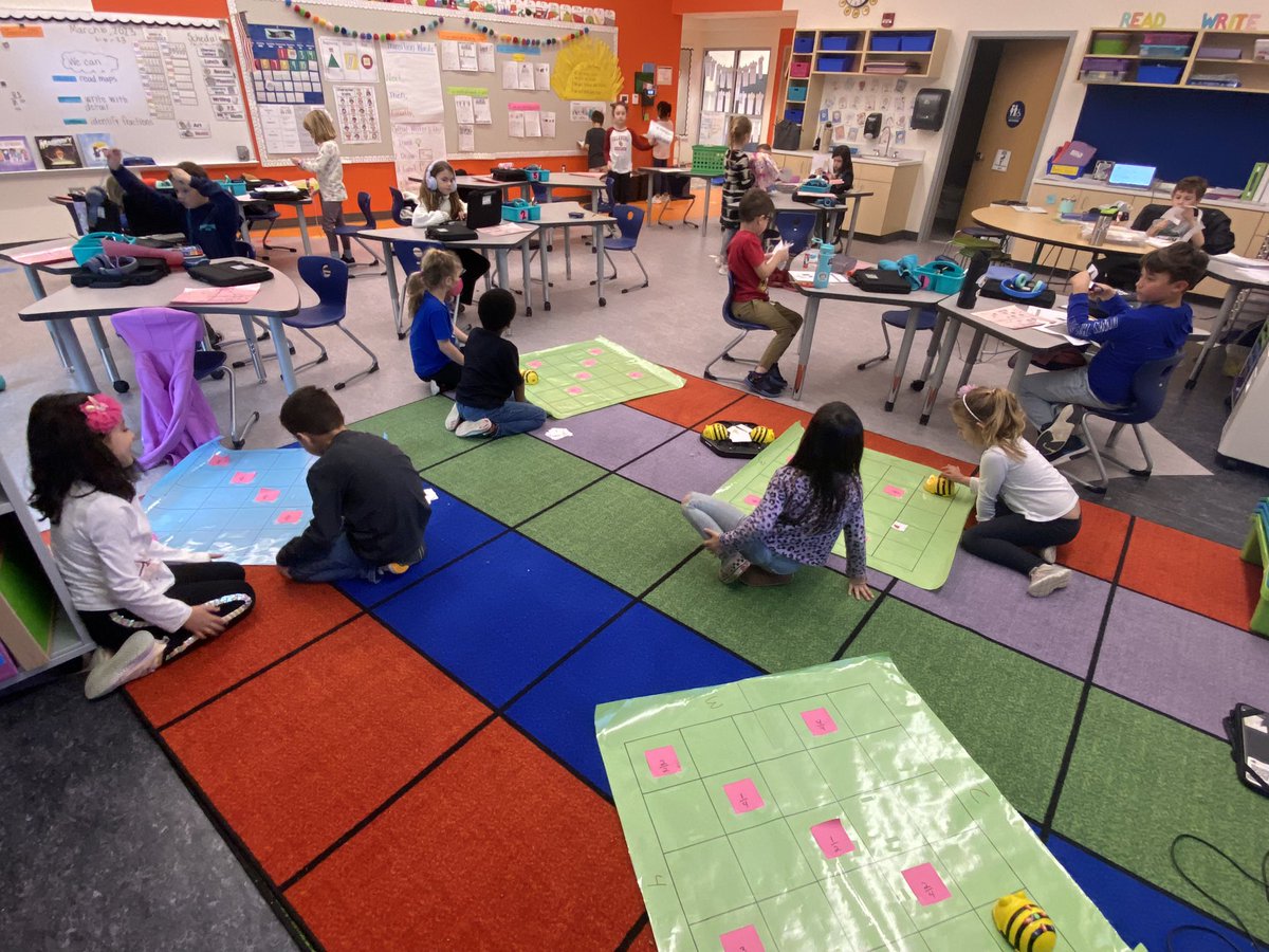 Beebots fun with fraction review! <a href="/ElemMathCoach/">Stephanie Seretis Long</a> @DurkinClass