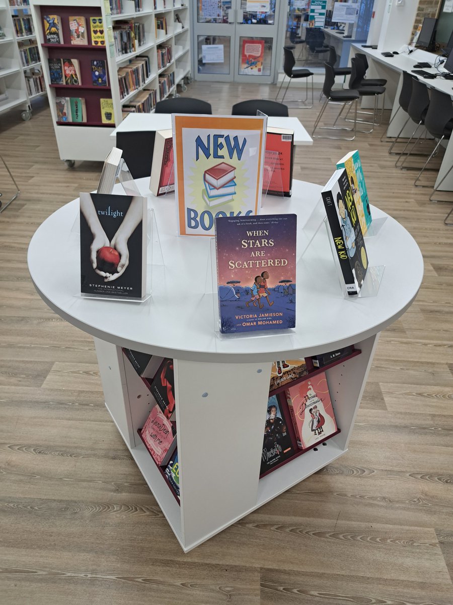 ChelseaAcadLib's tweet image. Lots of new books in the library. The new Graphic Novels and Manga have been flying off the shelves alongside the new Twilight Saga collection. #TeamEdward @chelseaacademy