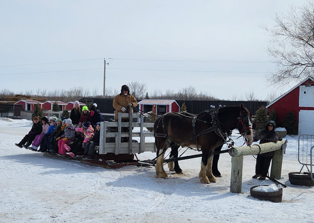 am_RETSD's tweet photo. Our amazing patrols were celebrated yesterday with a phenomenal field trip to the #GuinnessWorldRecord largest snow maze @AMazeInCorn .  Our day was jam packed with TONS of fun activities. Thank you to all our outstanding patrols! https://t.co/bz3P0BzxaV