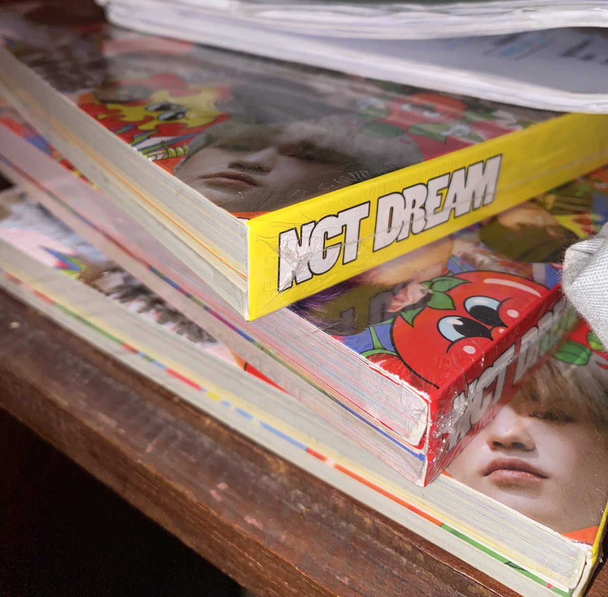 peachynanaj's tweet photo. WTS album nct dream hot sauce (chilling 2 &amp; crazy 1) lumayan BU jadi offer aja harganya, take all terus dijual lagi atau dropship juga gapapa^^ https://t.co/2WiBGiEGKI