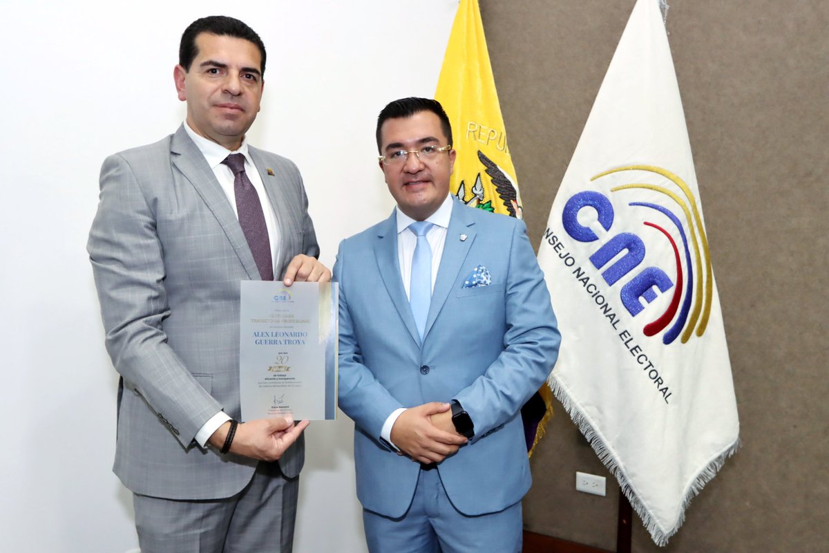 Sant_VallejoVas's tweet photo. Saludo efusivamente a dos de los más destacados funcionarios del CNE que hoy celebran su aniversario de ingreso, me refiero a Miury Saltos (35 años) y Alex Guerra (20 años) un reflejo de profesionalismo y humanidad dedicada a nuestra institución. Gracias por su excelente trabajo https://t.co/rzC21HugSB