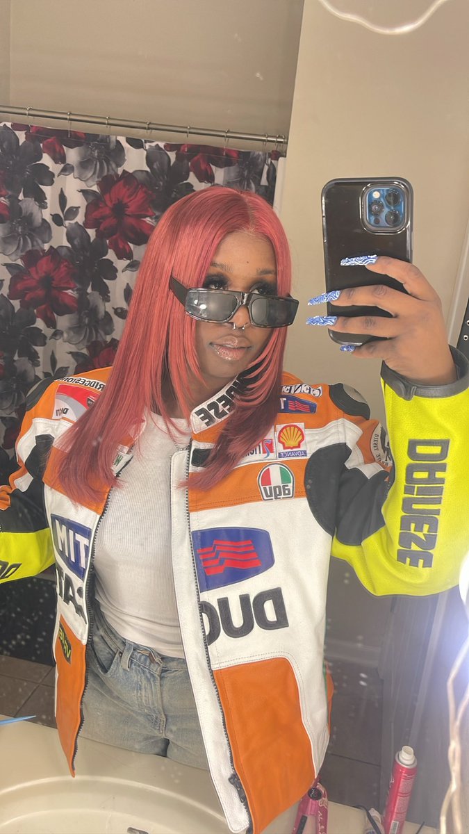 TheMainTalk's tweet image. I don’t know why these hoes can’t stand me I guess I’m too demanding? 🤷🏾‍♀️