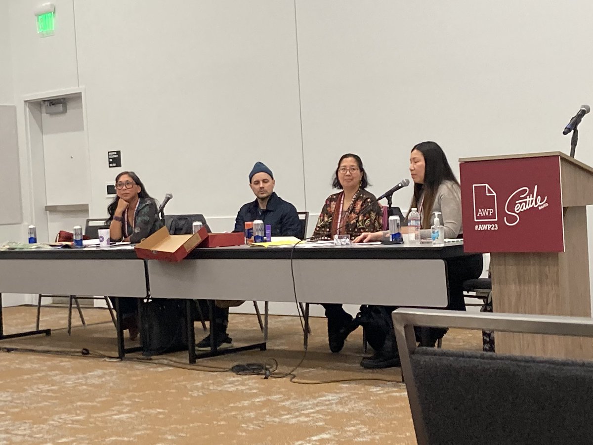 thesusanito's tweet photo. This hybrid memoir panel is so awesome @GraceLP @jacksonbliss @elladecastro @jenmuze https://t.co/F1iNVh4Voi