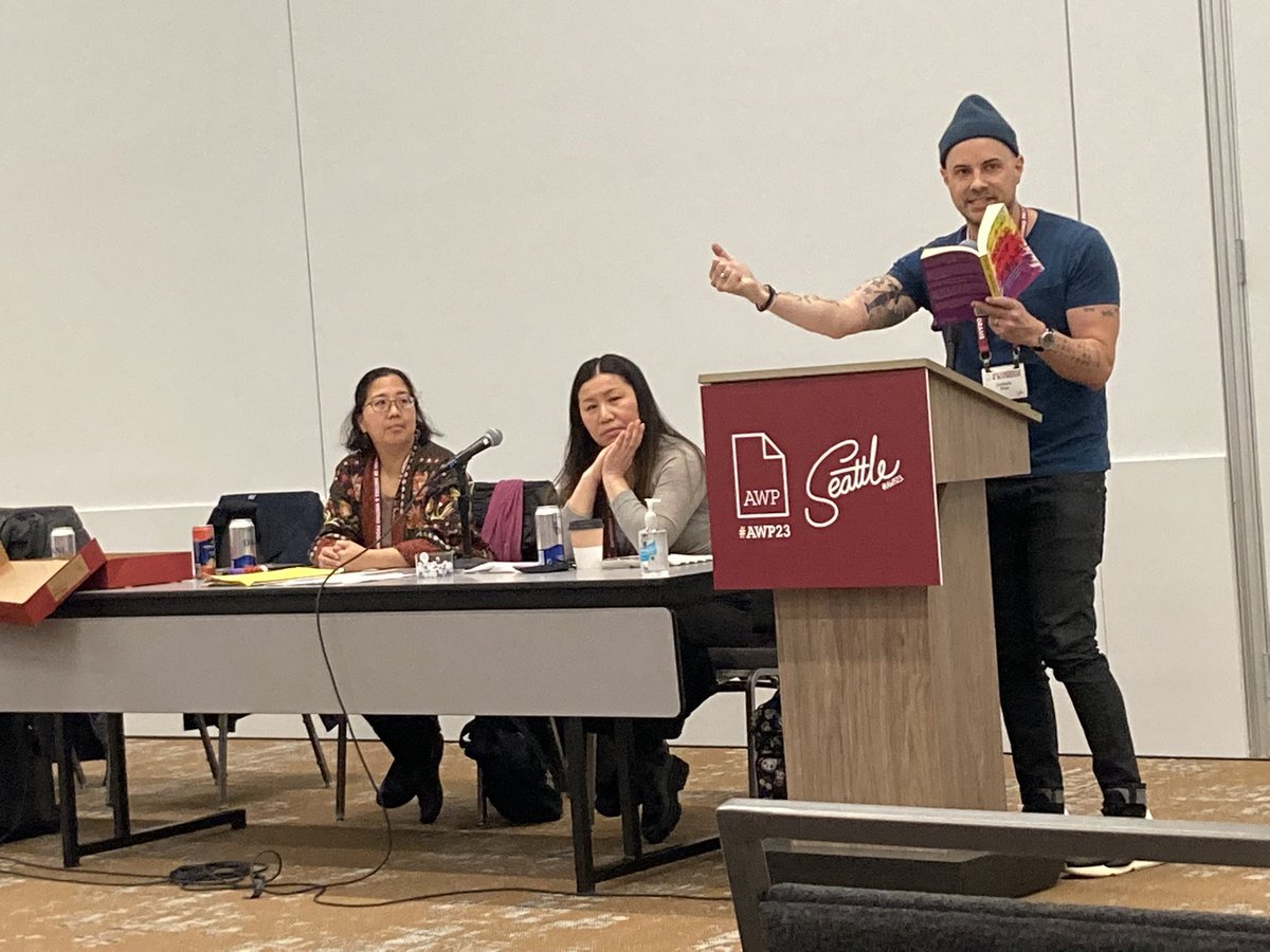 thesusanito's tweet photo. This hybrid memoir panel is so awesome @GraceLP @jacksonbliss @elladecastro @jenmuze https://t.co/F1iNVh4Voi