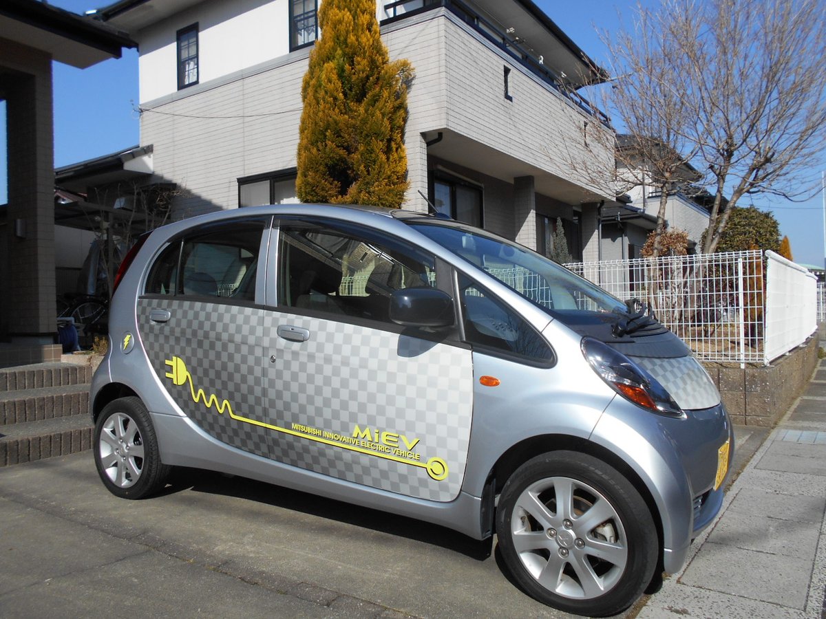 hirataz4's tweet image. いくらEV乗りでも脳内単純かつ老眼気味なんでテスラにゃ乗れず #アイミーブ ですわな。いまどき使うコンピューターが #MSX2 #HitBit やもんなぁ(爆!) 鉄道趣味も #プラレール メインやし。