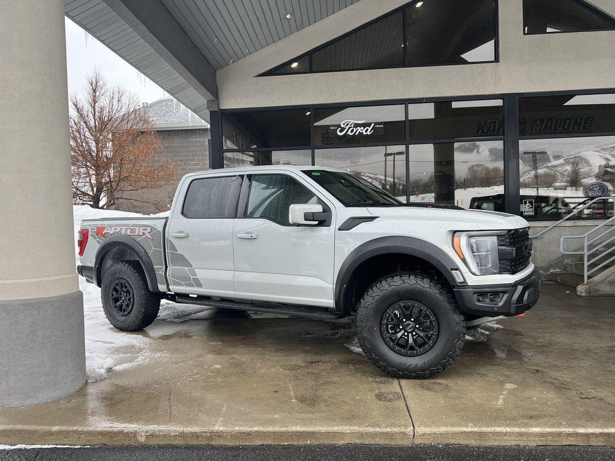 JustinS06756039's tweet photo. I have a raptor R for sale. Please share this. #raptorR
#raptor700
#raptor700R 
#RAPTORR https://t.co/VZkx4KAVb5