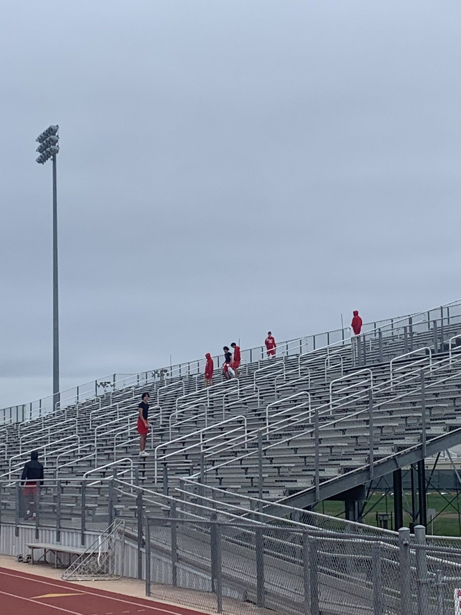 Canyon_Football's tweet photo. Coogs doing their part helping out around campus before the break!

#RedBurnsBrighter🔴🔥 https://t.co/AmnYzu7ZdD