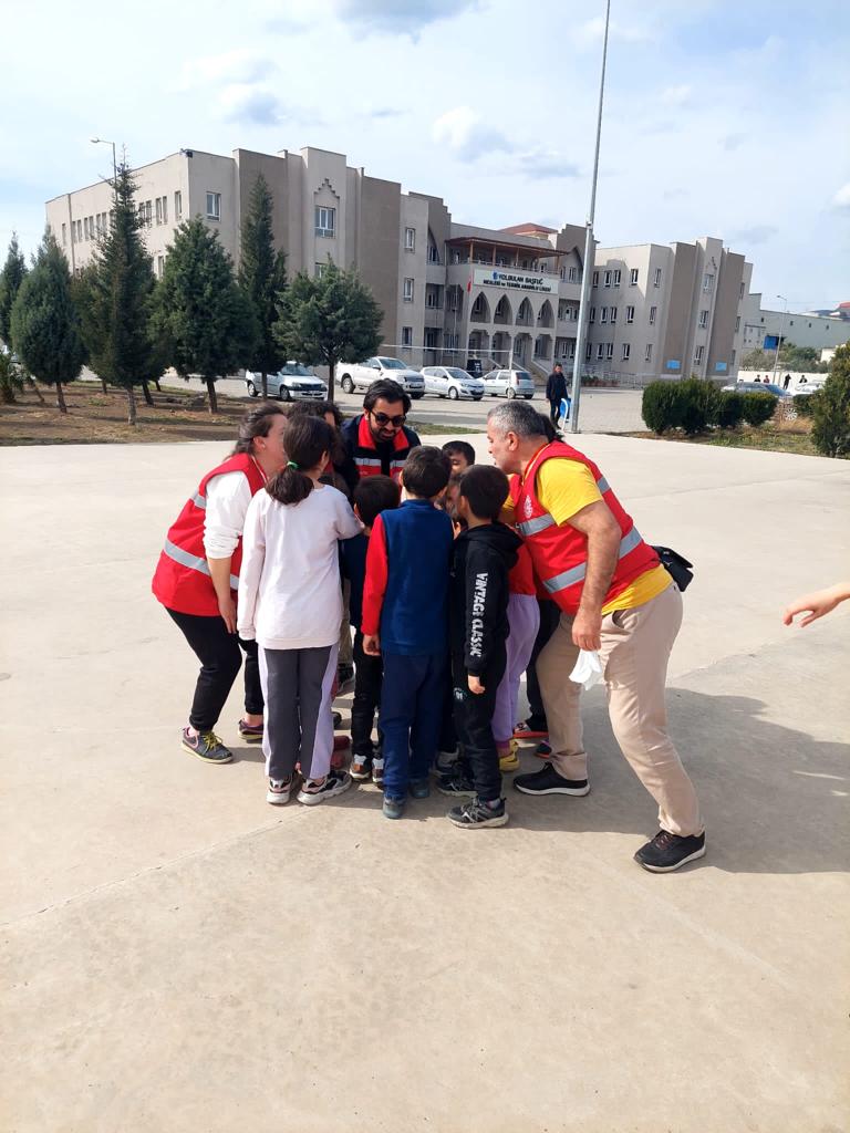 Ordu_MEM's tweet photo. Deprem bölgesine giden Psikolojik Danışmanlar ile  Rehber ve Özel Eğitim Öğretmenlerinden oluşan ekibimiz, Osmaniye ilimizde psiko-sosyal destek  çalışmalarını sürdürüyor.
#eğitimkentiORDU
#Ordu

@tcmeb @prof_mahmutozer @yunus_arinci @GelenMustafa @tuncaysonel @mhilmiguler https://t.co/Fyifv9DCej