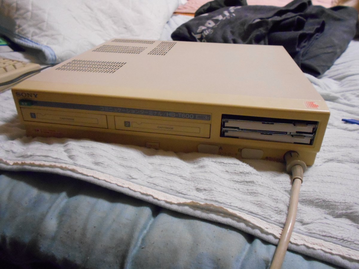 hirataz4's tweet image. いくらEV乗りでも脳内単純かつ老眼気味なんでテスラにゃ乗れず #アイミーブ ですわな。いまどき使うコンピューターが #MSX2 #HitBit やもんなぁ(爆!) 鉄道趣味も #プラレール メインやし。