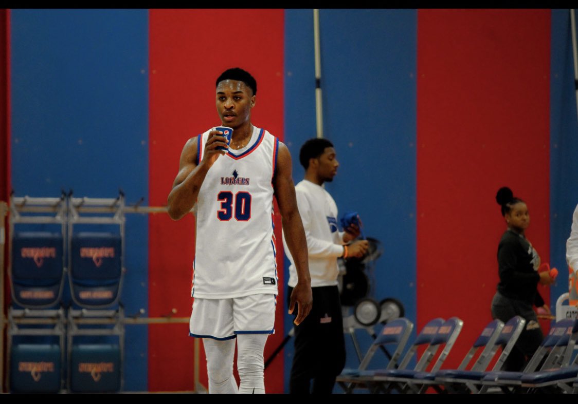 15.4PPG
5RPG
2APG
41% FG
1st team all conference 
1st team all region 
Height 6”0 
Weight 167
Can play position 1-3 
2 years of eligibility remaining 
Looking for a 4year university I have film ready !!!