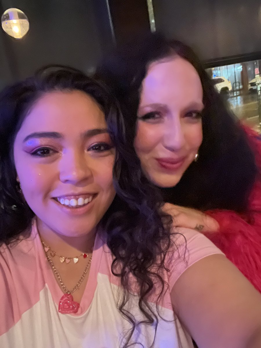 katysanarchist's tweet photo. @sizzyrocket @WORSTNOVEMBER I LOVE YOU SO MUCH MORE 😍💋 also @WORSTNOVEMBER is an icon💗 https://t.co/jzPGHLewWi