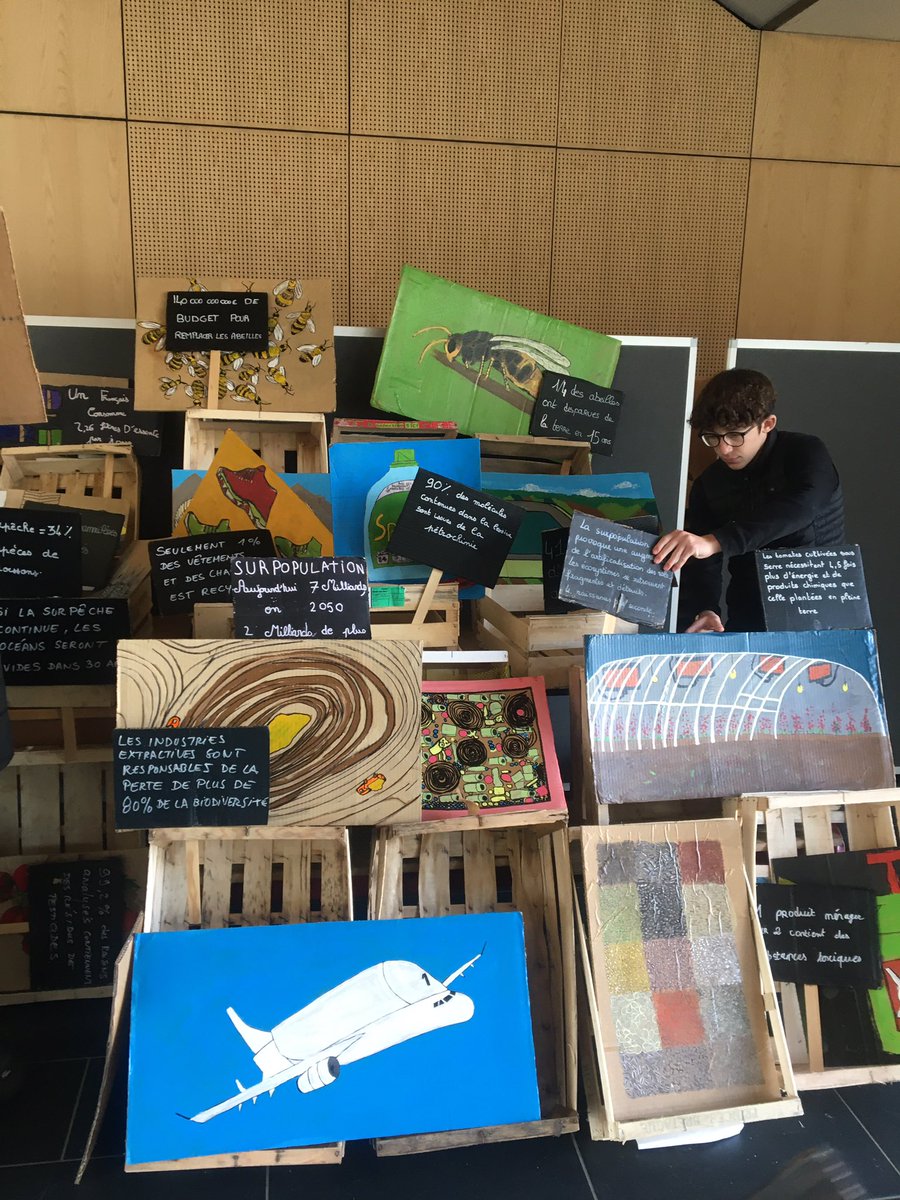 Belle exposition sur le thème de l’épicerie de la fin du monde de nos élèves de Première #CAP #EPC #projet #consommation #durable #Perseverance