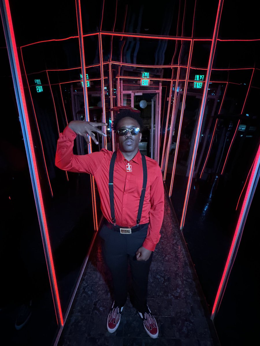KillaKamPushaz's tweet photo. Happy Pday big bro @Yg #AllRedParty https://t.co/nt49CGTrNt