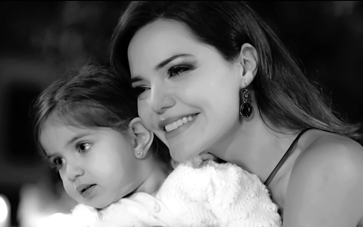 olmataix's tweet photo. Gracias a #YilmazAdnan por contar la historia de tu mamá #Züleyha ❤️ (más guapa que la lluvia ☔) y de su familia. 📽 Te auguro una buena carrera. Nos has tenido pegados a la 📺 ❤️📽️👏Pedazo abuela y bisabuela #Hamine #Hünkar 👏#TierraAmarga10Mar https://t.co/BPLmxxMPa4