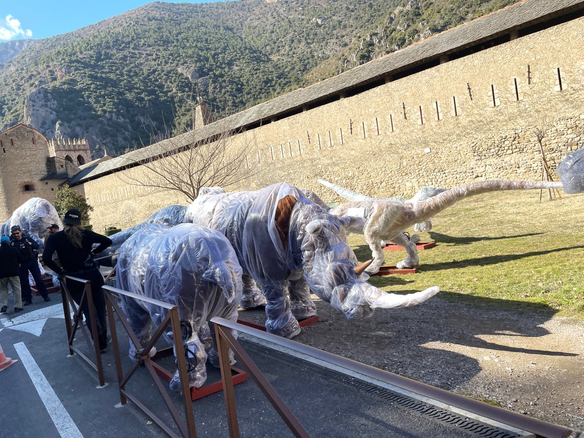 That's not what I'd normally expect to see sitting outside our local UNESCO-listed medieval village (complete with Police guard) :-) 
Bubblewrapped dinosaurs!