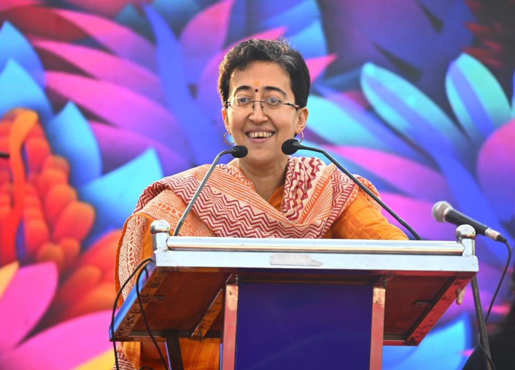 RishiGupta_31's tweet photo. पर्यटन मंत्री @AtishiAAP जी ने ‘Delhi Tourism Food Festival’ का उद्घाटन किया।

खाना सभी की साथ लाने का काम करते है,
फ़ूड फेस्टिवल इसी एकता और संस्कृति का परिचायक।

अरेबियन-इंडोनेशियन, इतावली-मैक्सिकन, आस्ट्रेलियन-चाइनीज व्यंजन के साथ शानदार बैंड परफोर्मेंस का लुत्फ़ उठाएंगे लोग। https://t.co/HYLllAxKNE