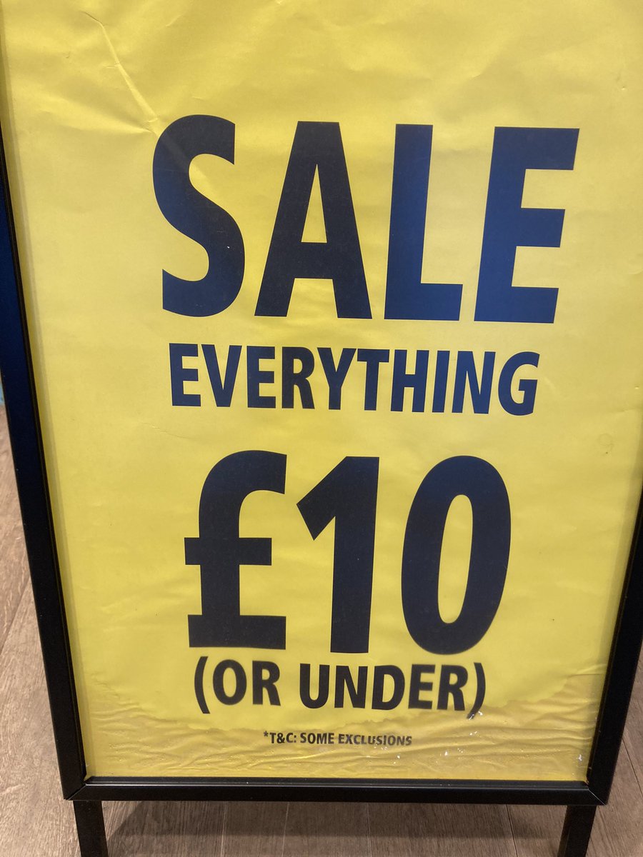 superpinkymandy's tweet photo. Translation: “Not everything under £10”. 😂 #TsAndCs #RiverIsland https://t.co/g8n0sYwxKu
