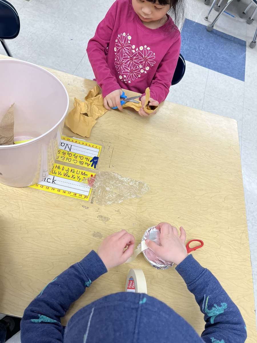 Fun Friday STEM challenge! Design a mini incubator to keep your chick egg warm! 🐣 #bfrocks <a href="/JayBilly2/">Jay Billy</a>