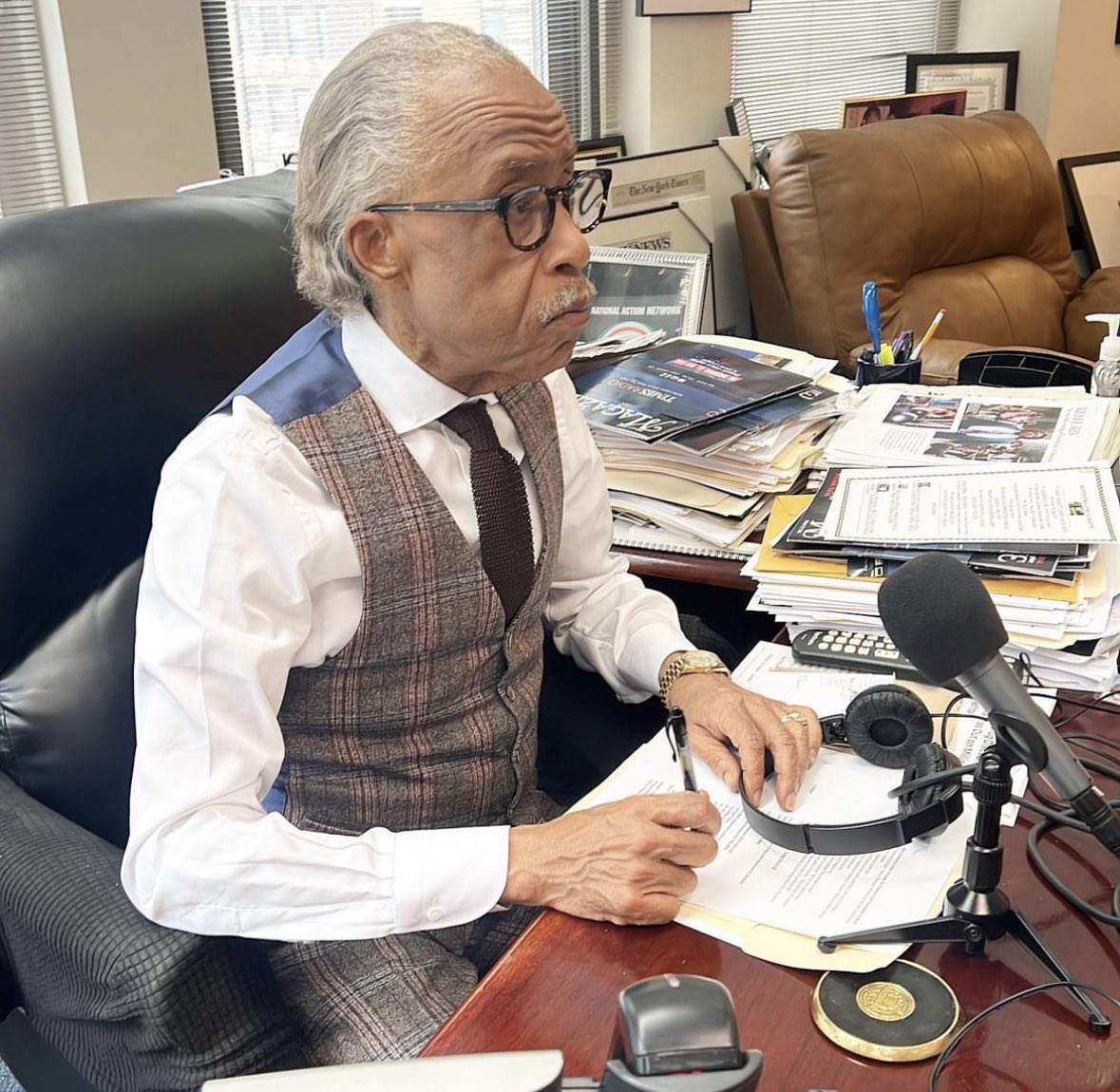 Reverend al sharpton on twitter live from nan corporate keeping it