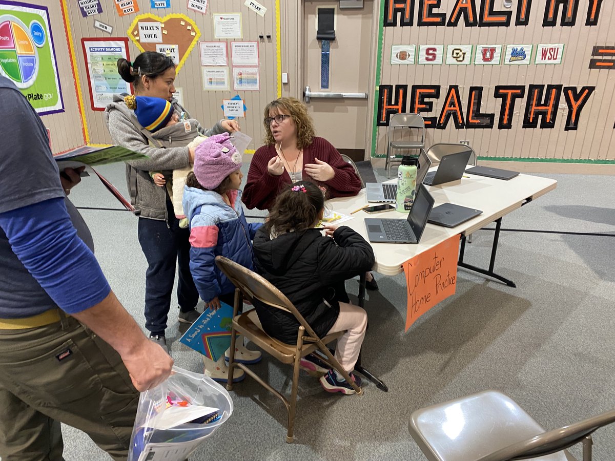 MarkTwainFWPS's tweet photo. We had an awesome Literacy Night last night. Thanks for coming, bullfrogs! #FWPSProud🐸 https://t.co/ZM0cThucWY