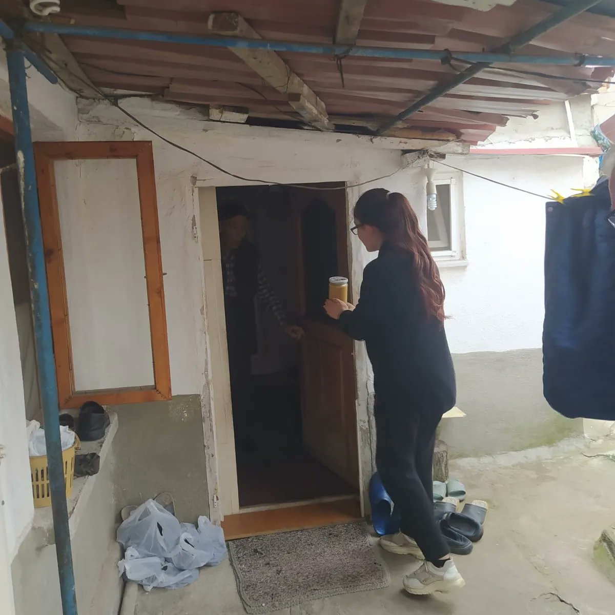 Öğrencilerimiz Hayata dokunmaya devam ediyor.
 Yiyecek İçecek Hizmetleri Alanı öğrencileri atölyede hazırladıkları çorbaları "Meslek Liseleri  Hayata DokunuyorProjesi"kapsamında, okulumuzun bulunduğu mahalledeki  ihtiyaç sahibi ailelere dağıttılar.
<a href="/Dr_Onderarpaci/">Dr. Önder ARPACI</a> 
<a href="/Edirne_MEM/">Edirne İl Millî Eğitim Müdürlüğü</a>