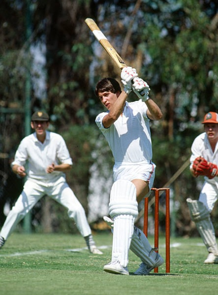 PictureSporting's tweet photo. England's Gary Lineker on his way to 45* during the match between England's footballers and Mexico City CC  in Mexico on June 1st 1985. England were in Mexico as part of their preparations for the following year's World Cup https://t.co/4SXe08O5DN