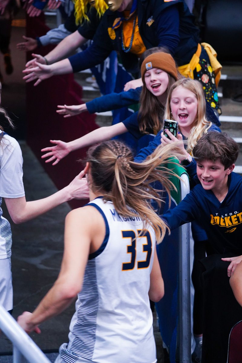 ToledoWBB's tweet photo. Thank you #TeamToledo for making Rocket Mortgage FieldHouse feel like home!

We'll need you again tomorrow! https://t.co/lereBaYQnU